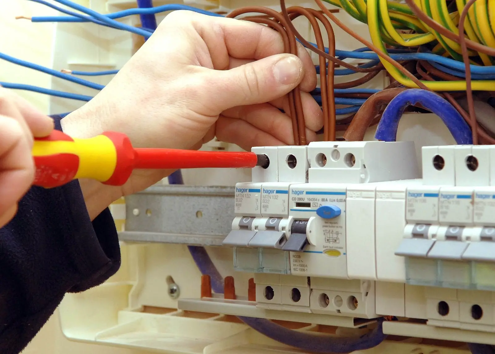 Sheffield electrical testing for a homeowner